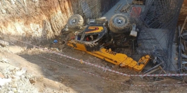 Adıyaman'da iş makinesi devrildi