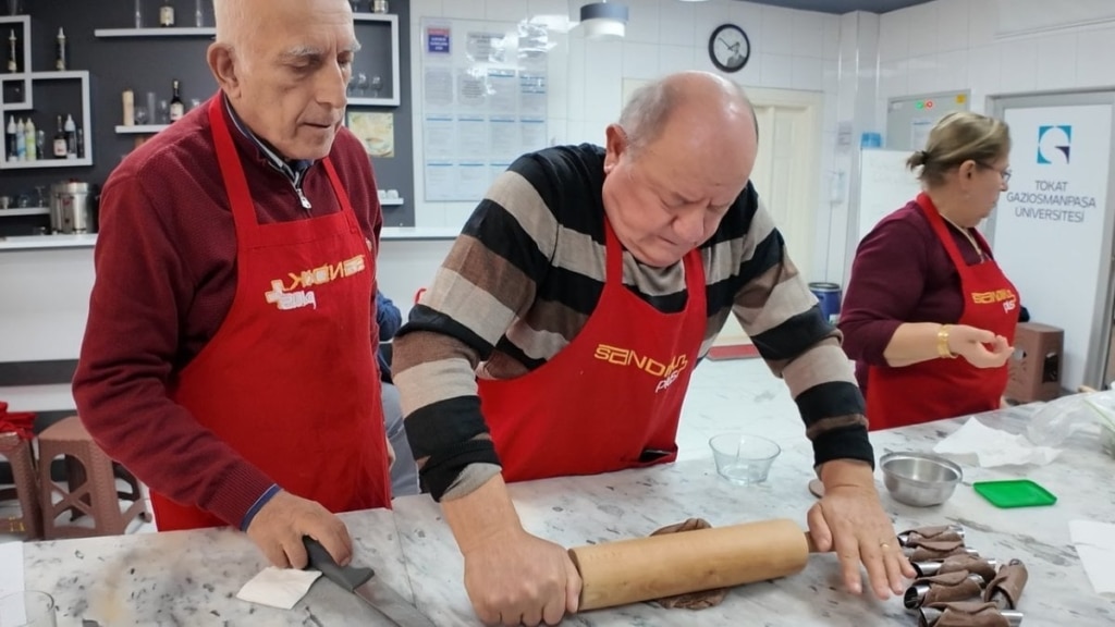 Yaşlılar TOGÜ ile hayatlarını tazeliyor
