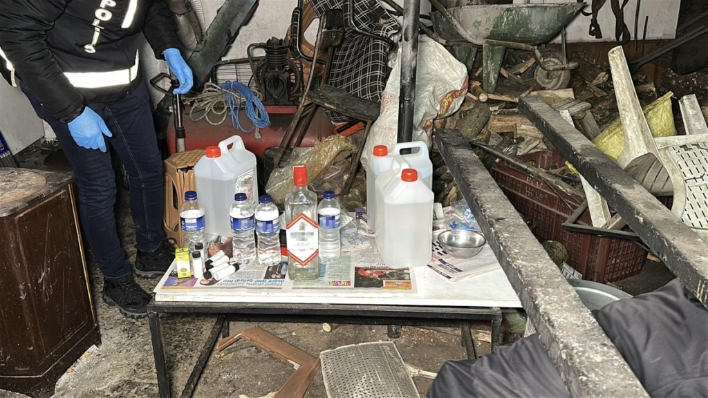 Sahte içki operasyonu! 3 kişi gözaltına alındı