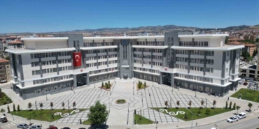 Dolandırıcılar sınır tanımadı! Kendilerini 'Belediye Başkan Yardımcısı' diye tanıtıp ağlarına düşürmeye çalıştılar