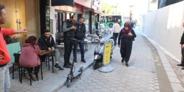 Denizli'de sokağa beton parçaları yağdı!