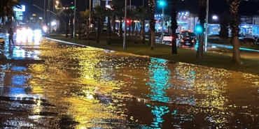 Kuşadası’nda sağanak yağış etkili oldu