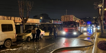 Arnavutköy’de korkutan iş yeri yangını. Alevler kameraya anbean yansıdı