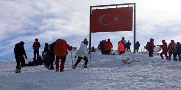 Sarıkamış şehitlerini anmak için Allahuekber Dağı'na tırmandılar