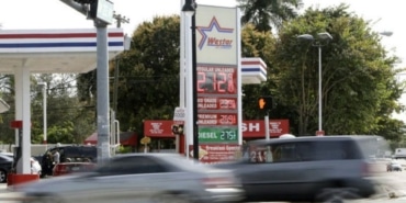 ABD'de Benzin 3 Dolardan Düştü