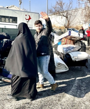 Esad devrildi, Suriyeliler gidiyor