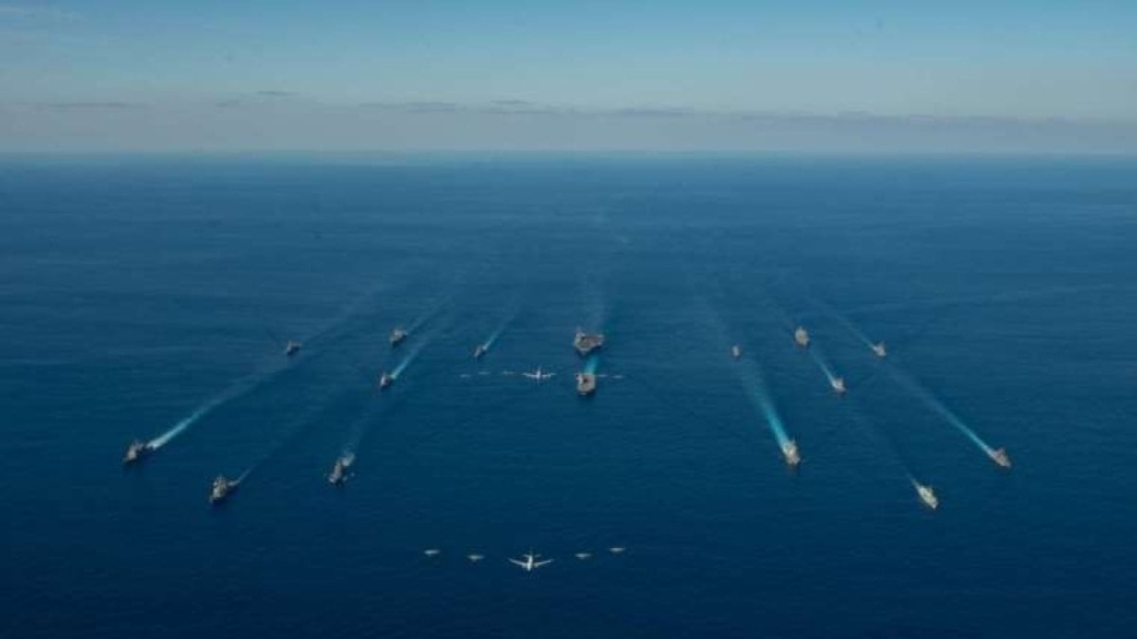 Güney Çin Denizi'nde hareketli dakikalar! 3 ülkeden ortak tatbikat