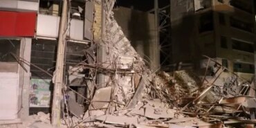 İran’da altı katlı bina yerle bir oldu