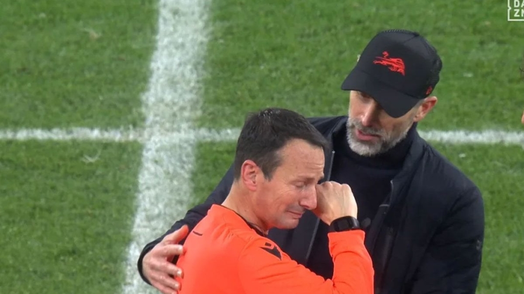 İtalyan hakem, Şampiyonlar Ligi maçının ortasında gözyaşlarına boğuldu. İşte nedeni