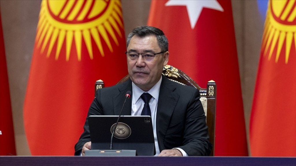 Kırgızistan Cumhurbaşkanı Caparov Bakanlar Kurulu Başkanını görevden aldı
