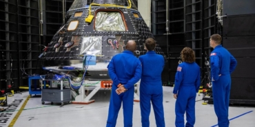 NASA aya iniş programını yine erteledi