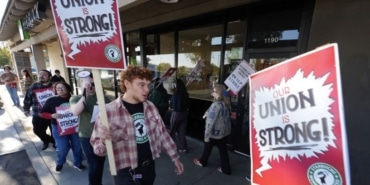 Starbucks Grevi Genişliyor