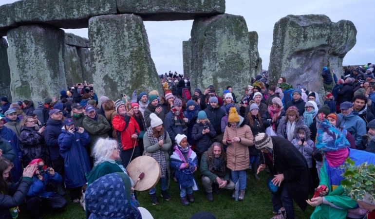 Kış gün dönümü Stonehenge'de binlerce kişi tarafından kutlandı