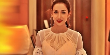 Ünlü oyuncu şıklığıyla gündem oldu